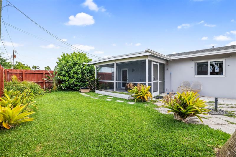 Image 18 of 19 For 4805 27th Way