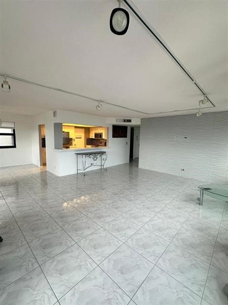 Image 21 of 23 For 3500 Galt Ocean Dr  715