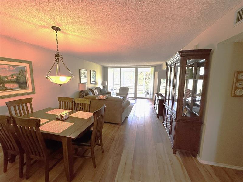 Image 3 of 19 For 575 Oaks Ln  209