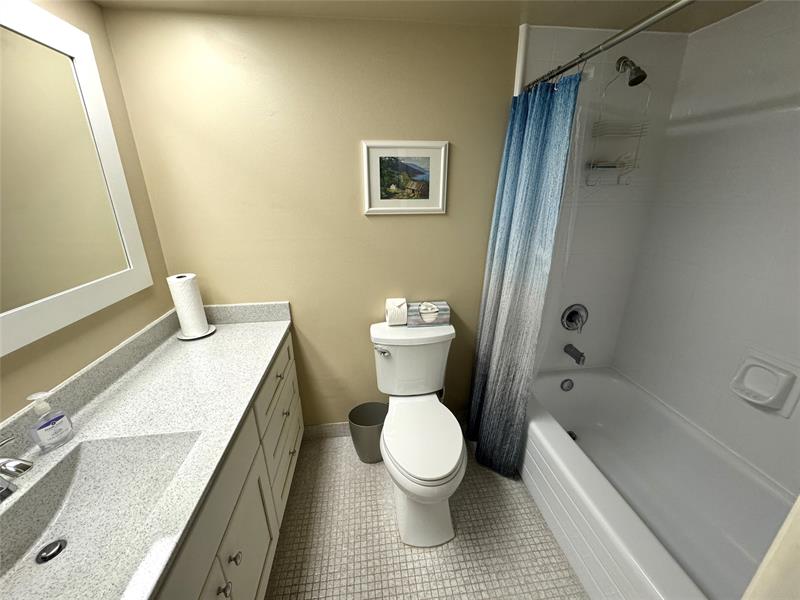 Image 6 of 19 For 575 Oaks Ln  209