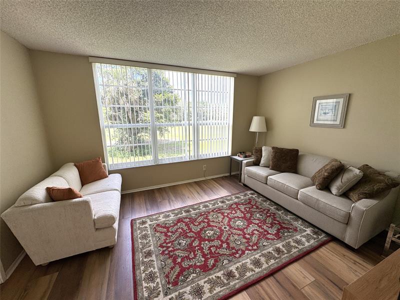 Image 7 of 19 For 575 Oaks Ln  209