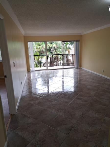 Image 12 of 28 For 8901 Wiles Rd  204
