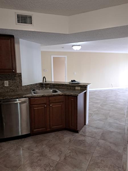Image 14 of 28 For 8901 Wiles Rd  204