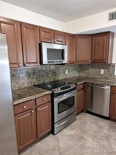 Image 15 of 28 For 8901 Wiles Rd  204