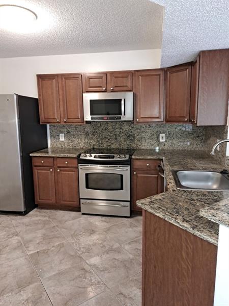 Image 17 of 28 For 8901 Wiles Rd  204