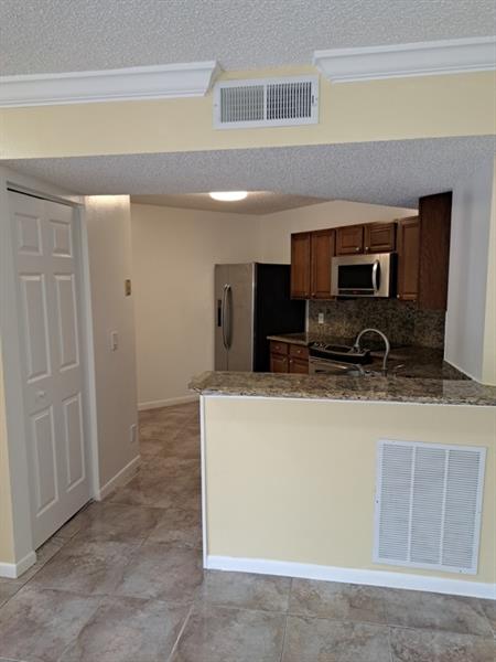 Image 18 of 28 For 8901 Wiles Rd  204