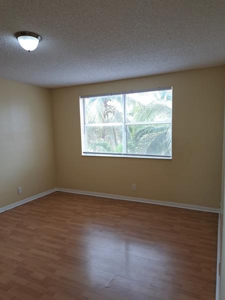 Image 19 of 28 For 8901 Wiles Rd  204