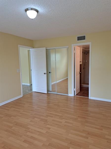 Image 20 of 28 For 8901 Wiles Rd  204
