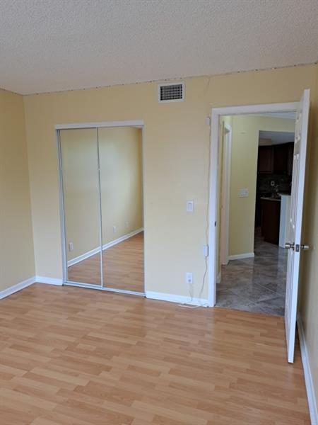 Image 26 of 28 For 8901 Wiles Rd  204