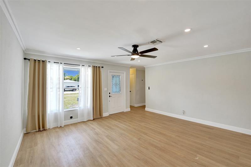 Image 3 of 40 For 421 39th Ave