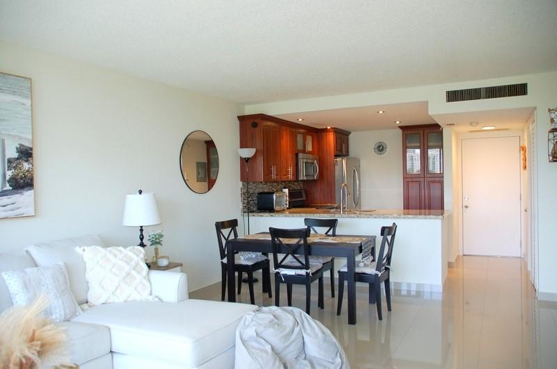 Image 8 of 32 For 3475 Country Club Dr  710