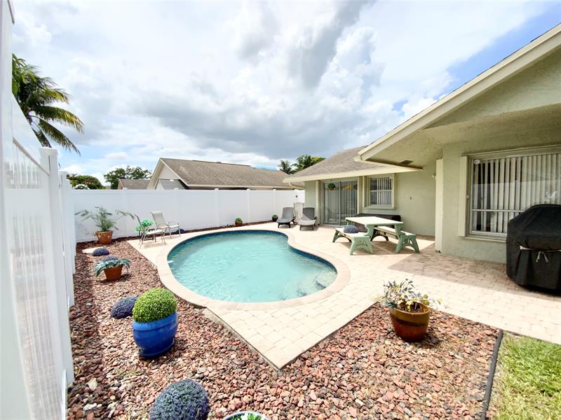 Image 47 of 52 For 8220 3rd Ct  