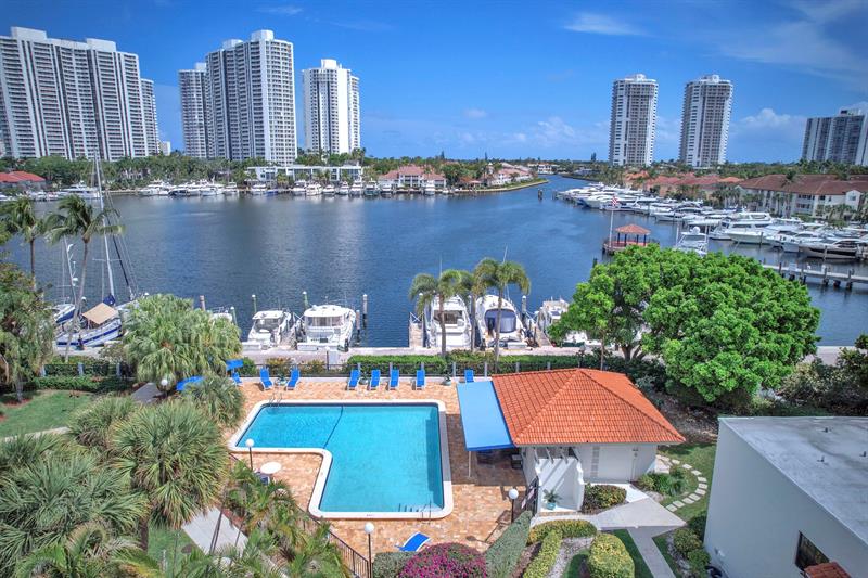 Image 10 of 31 For 3571 Magellan Cir  343-4