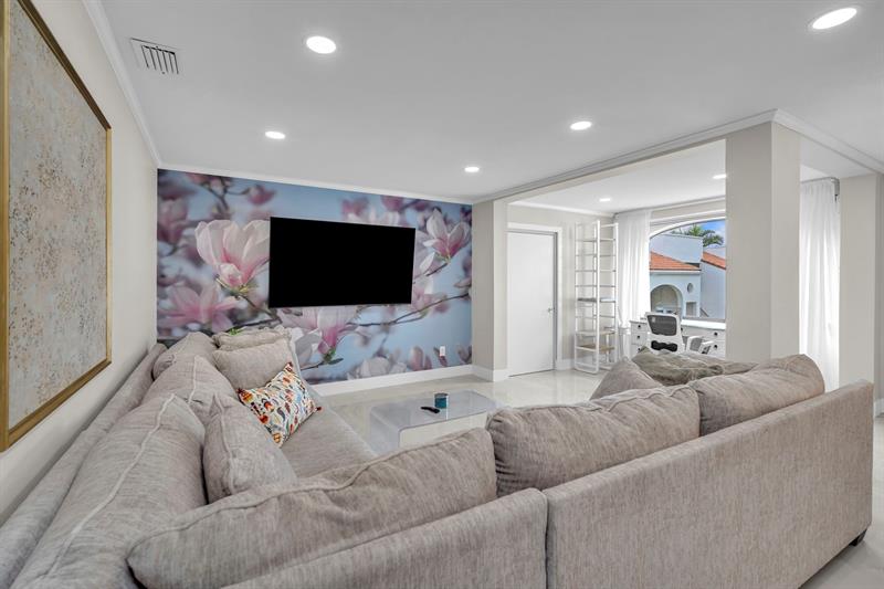 Image 15 of 31 For 3571 Magellan Cir  343-4