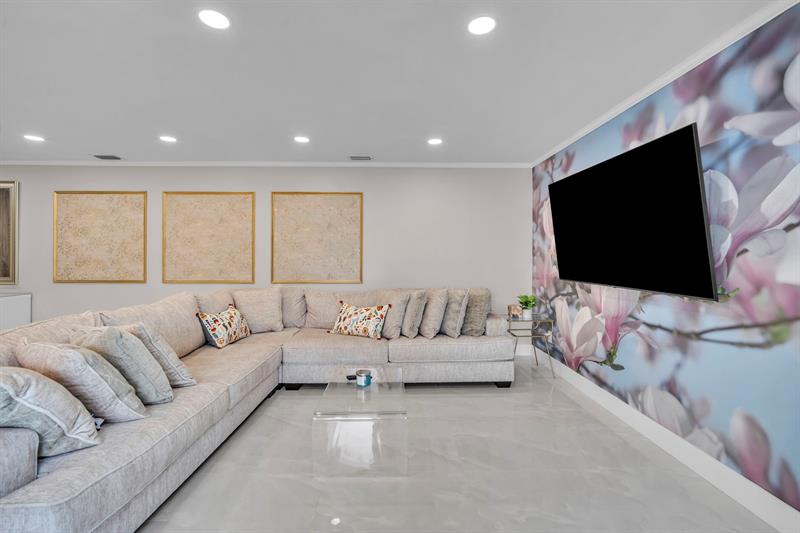 Image 16 of 31 For 3571 Magellan Cir  343-4
