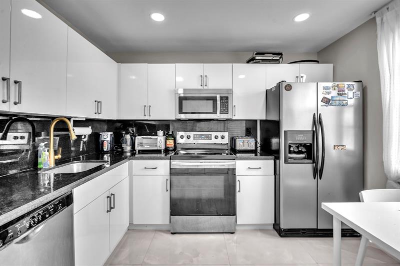 Image 19 of 31 For 3571 Magellan Cir  343-4