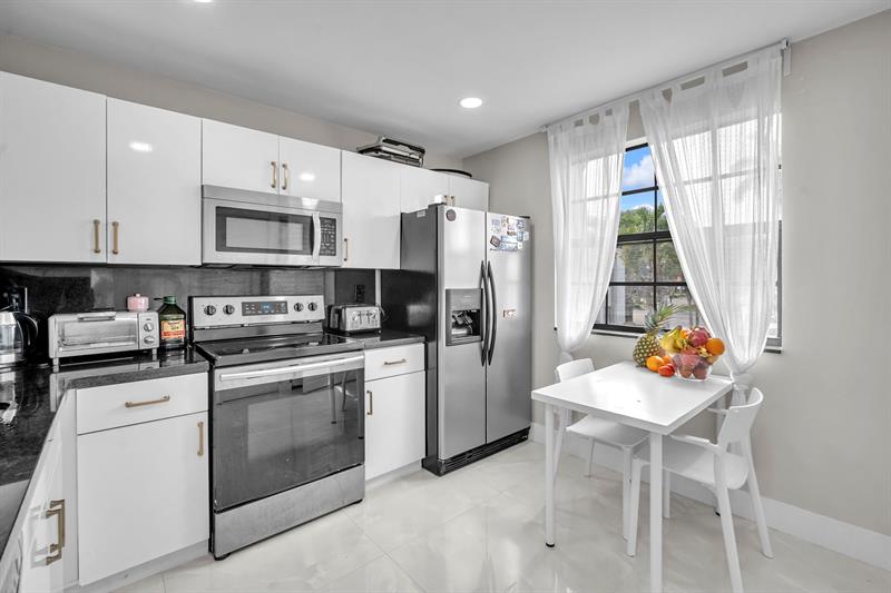 Image 20 of 31 For 3571 Magellan Cir  343-4