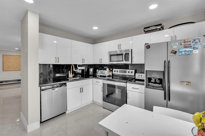 Image 21 of 31 For 3571 Magellan Cir  343-4