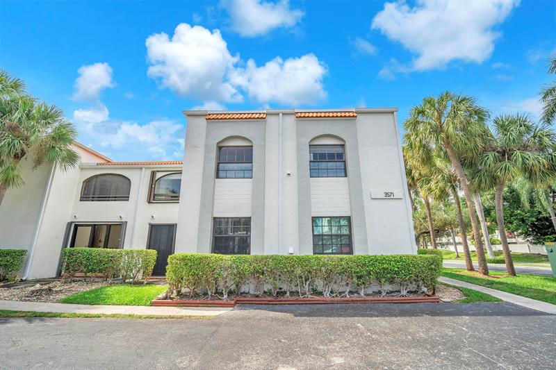 Image 3 of 31 For 3571 Magellan Cir  343-4