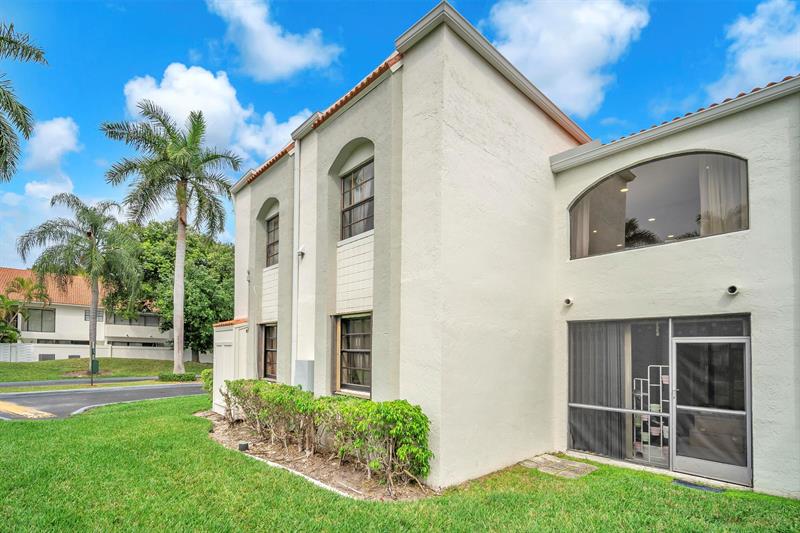 Image 4 of 31 For 3571 Magellan Cir  343-4