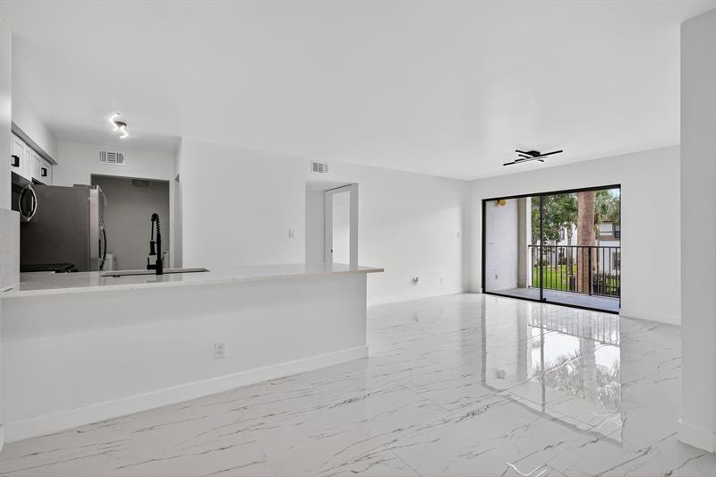 Image 3 of 29 For 560 Park Rd  26-7