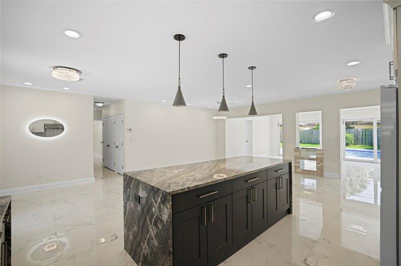 Image 10 of 50 For 2116 Mariner Dr