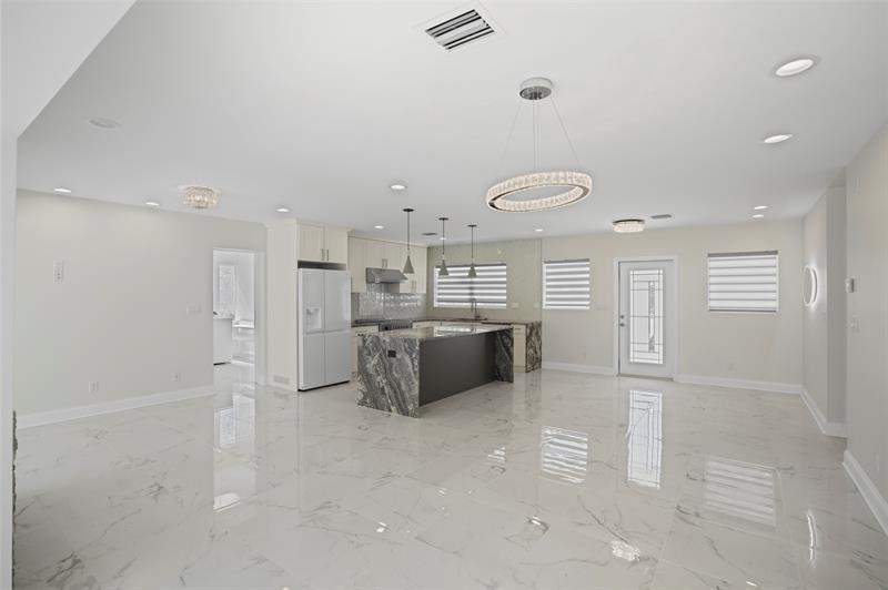 Image 11 of 50 For 2116 Mariner Dr