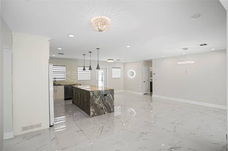 Image 12 of 50 For 2116 Mariner Dr