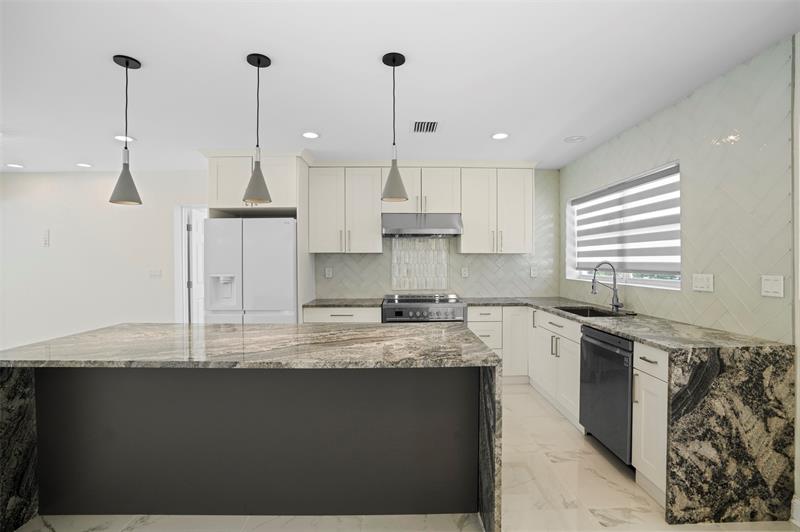 Image 13 of 50 For 2116 Mariner Dr