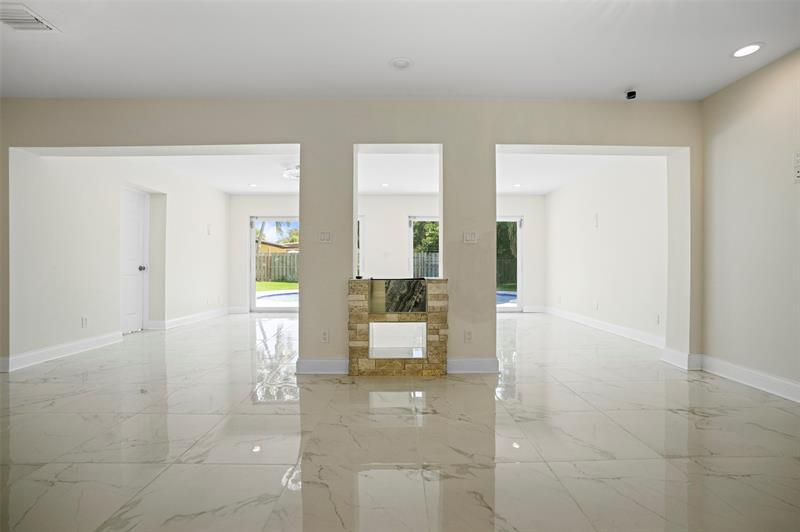 Image 17 of 50 For 2116 Mariner Dr