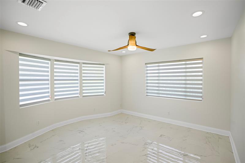 Image 25 of 50 For 2116 Mariner Dr