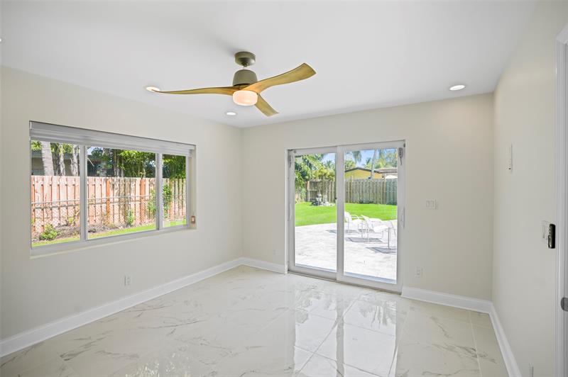 Image 5 of 50 For 2116 Mariner Dr