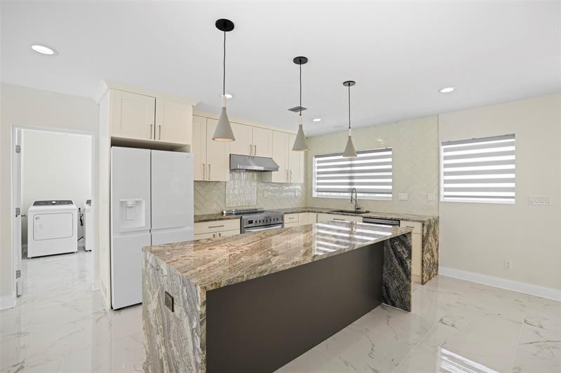 Image 9 of 50 For 2116 Mariner Dr