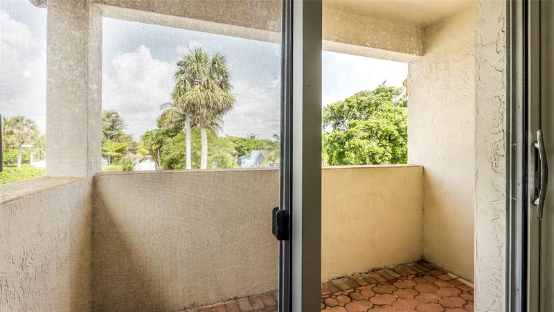 Image 21 of 42 For 512 Ocean Blvd  512