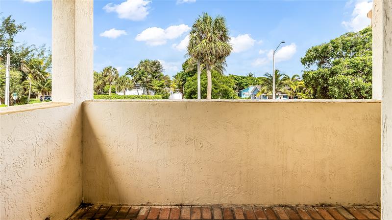 Image 22 of 42 For 512 Ocean Blvd  512