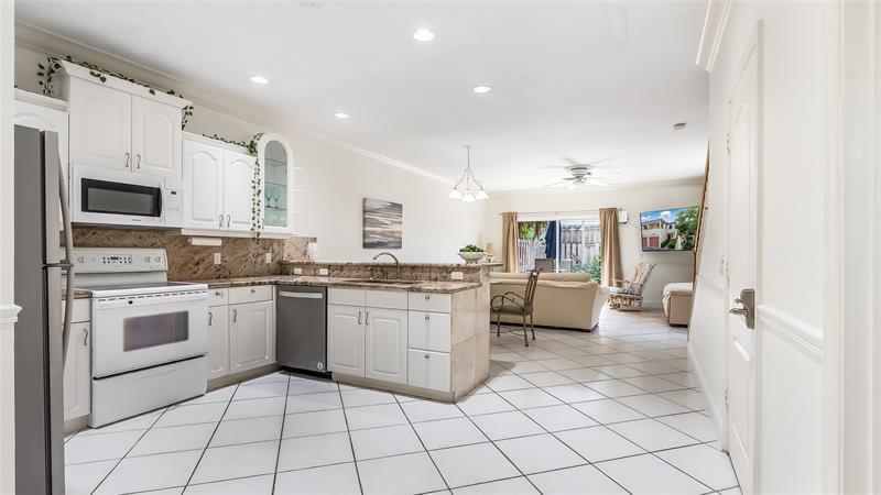 Image 3 of 42 For 512 Ocean Blvd  512