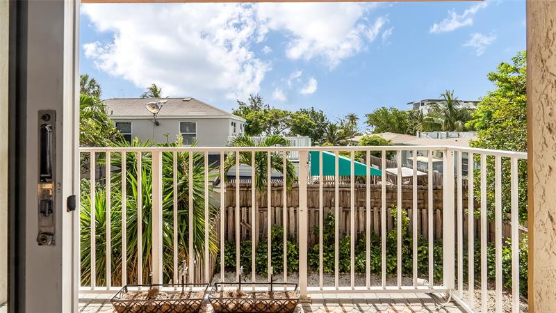 Image 30 of 42 For 512 Ocean Blvd  512