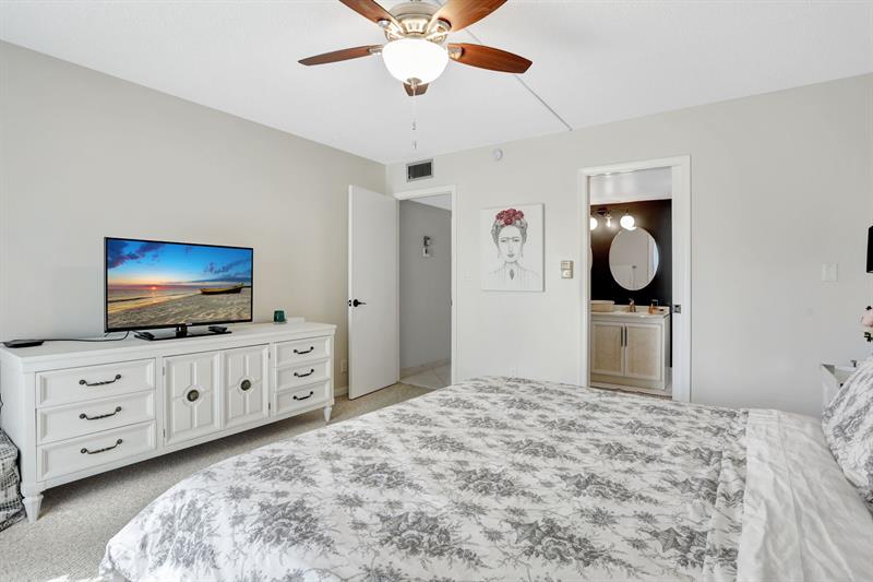 Image 23 of 67 For 2802 Victoria Way E2