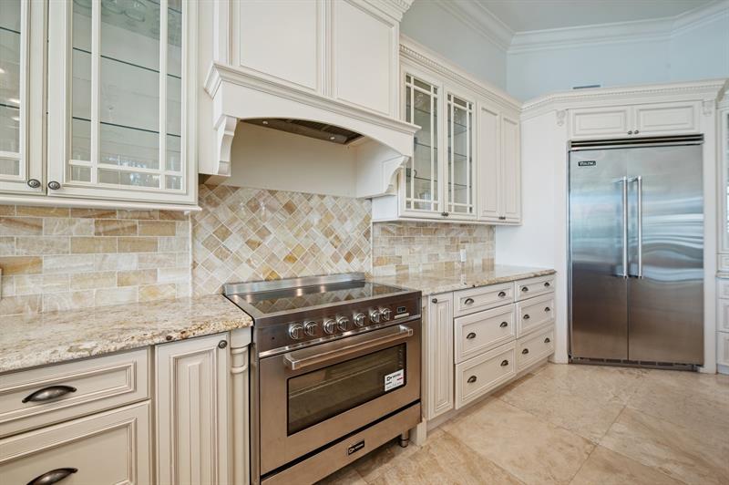 Image 18 of 55 For 81 Island Dr