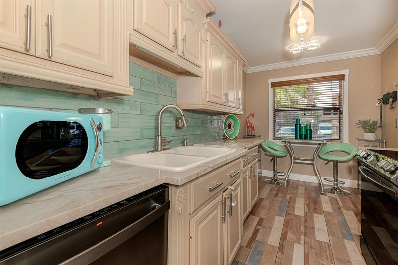 Image 14 of 27 For 9884 Nob Hill Ct  9884