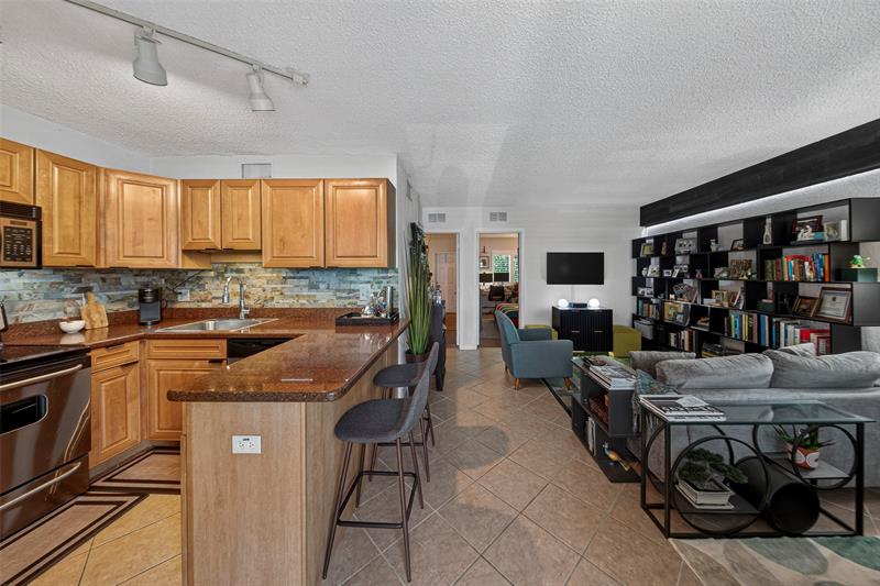 Image 5 of 49 For 2660 8th Ave  208