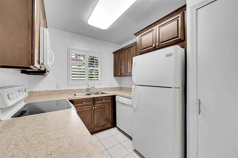 Image 11 of 34 For 1074 13th St  155c