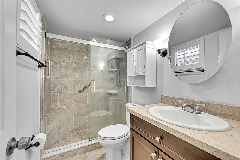Image 17 of 34 For 1074 13th St  155c