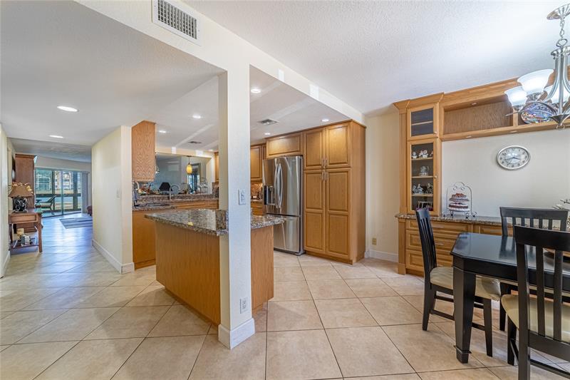 Image 10 of 49 For 7312 Fairfax Dr  102