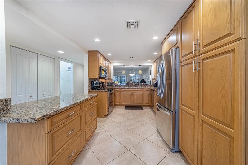 Image 12 of 49 For 7312 Fairfax Dr  102
