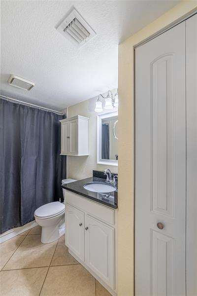 Image 15 of 49 For 7312 Fairfax Dr  102