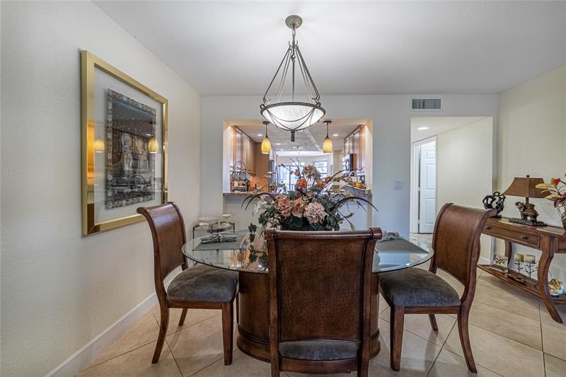 Image 16 of 49 For 7312 Fairfax Dr  102