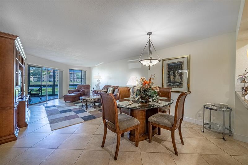 Image 17 of 49 For 7312 Fairfax Dr  102