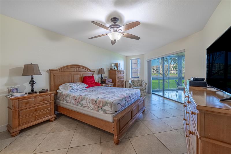 Image 19 of 49 For 7312 Fairfax Dr  102