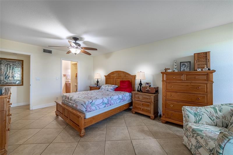 Image 20 of 49 For 7312 Fairfax Dr  102